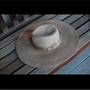 NWT Eric Javits Daphne taupe hat